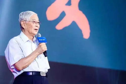 愛(ài)擺攤的教育者 朱永新教授口中的‘大哥大’